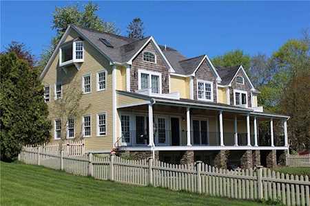 2269 East Main RD Portsmouth, RI 02871
