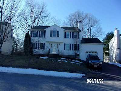 9 Corinth Dr Worcester, MA 01606
