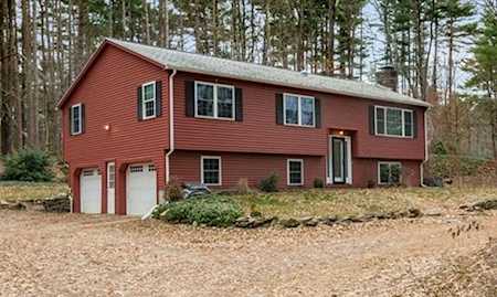 127 Walker Pond Rd Sturbridge, MA 01566