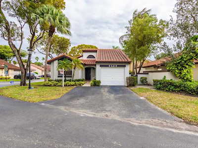 6220 NW 181st Ter Hialeah, FL 33015