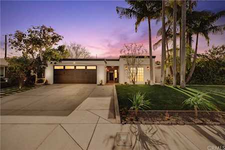 215 Albert Place Costa Mesa, CA 92627