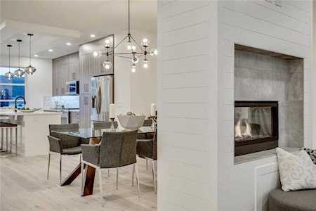 4621 19 Avenue NW Calgary, AB T3B 0S4