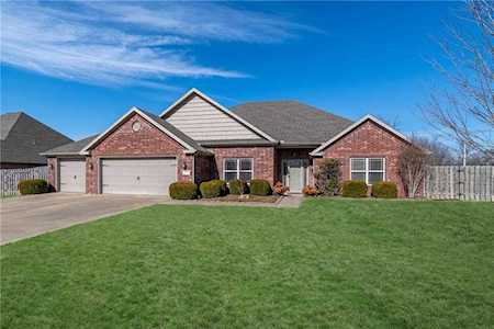 3703 NE Oaktrace Ave Bentonville, AR 72712