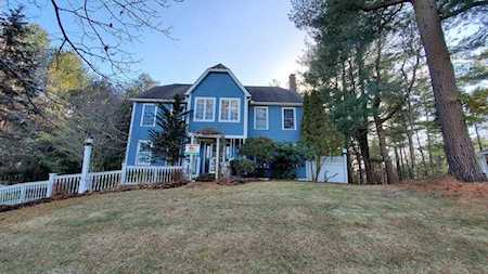 228 Rolling Meadow Dr Holliston, MA 01746
