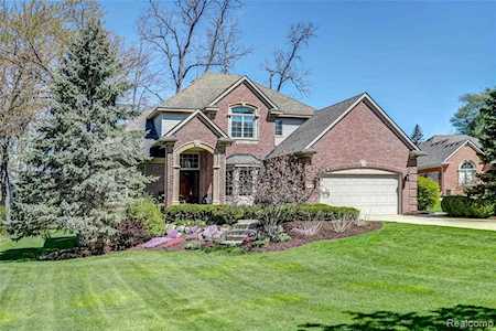 10055 Whitmore Bay Dr Green Oak Twp, MI 48189