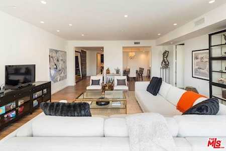 441 S Barrington Avenue #401 Los Angeles, CA 90049