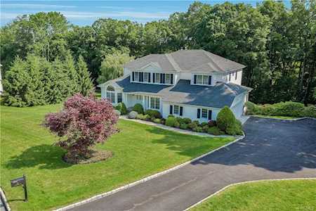 12 Dutch Hill Dr Carmel, NY 10512