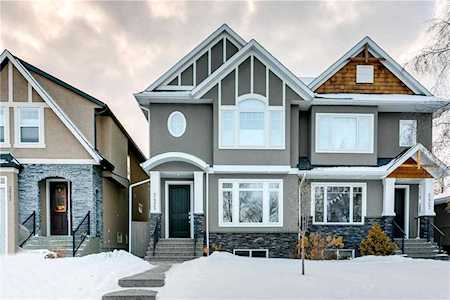 2425 22A Street NW Calgary, AB T2M 3X8