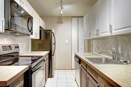 617 56 Avenue SW #406 Calgary, AB T2V 0G9