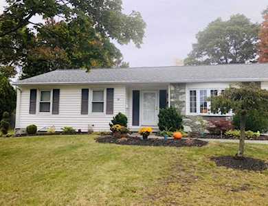 38 Oregon Ave Somerset, MA 02726