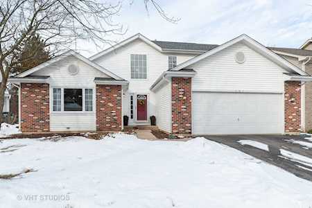 101 N Crooked Lake Ln Lindenhurst, IL 60046