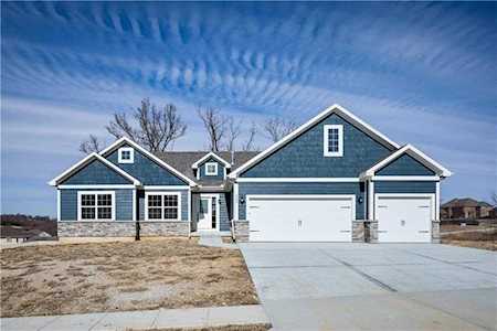 925 SE Wood Ridge Ct Blue Springs, MO 64014