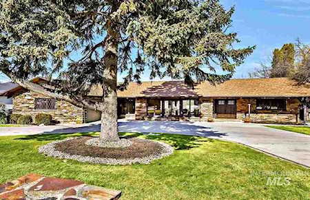 3810 W Hillcrest Dr Boise, ID 83705