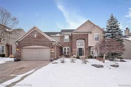 4101 Sonata Dr Howell, MI 48843