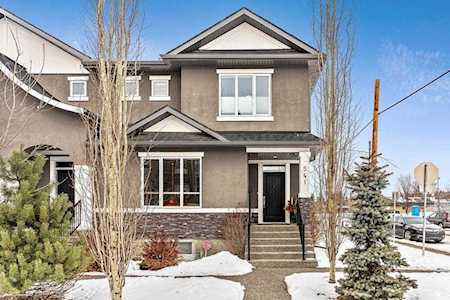 541 34 Street NW Calgary, AB T2N 2X8