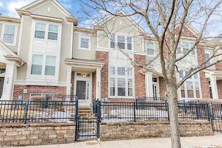 432 Grosvenor Ln Aurora, IL 60504