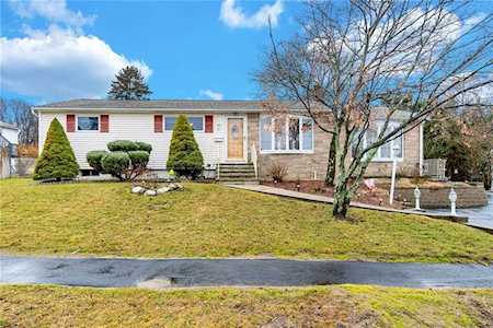32 Stony Brook DR Cranston, RI 02920