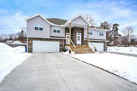 165 Whispering Pines Dr Fenton, MI 48430