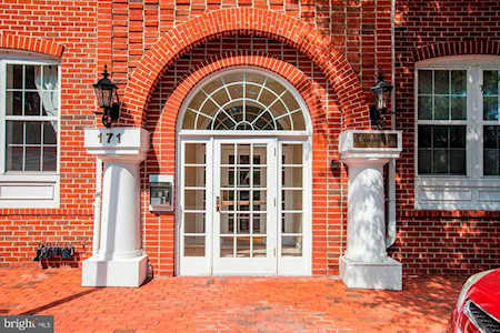 171 Somervelle St #104 Alexandria, VA 22304