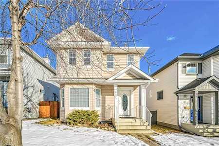 16 Bridlewood Close SW Calgary, AB T2Y 3N2