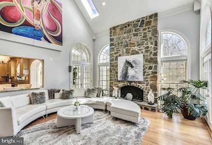 2091 Hunters Crest Way Vienna, VA 22181