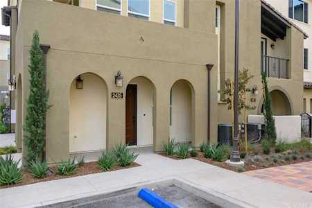 2435 S Tapestry Way Anaheim, CA 92802