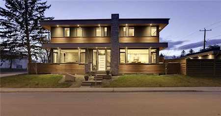 3611 33 Street SW Calgary, AB T3E 2V6