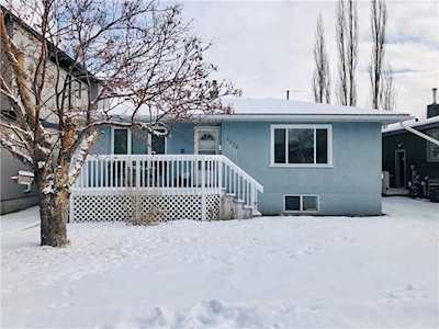 2636 35 Street SW Calgary, AB T3E 2Y2
