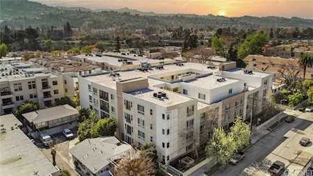 10878 Bloomfield Street #102 Toluca Lake, CA 91602