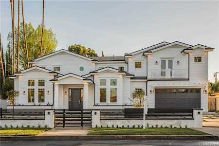19722 Henshaw Street Woodland Hills, CA 91364