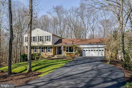 12162 Holly Knoll Circle Great Falls, VA 22066