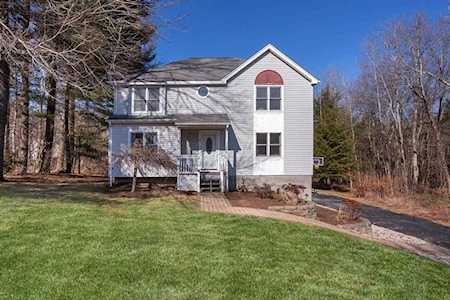 17 Pond St Douglas, MA 01516