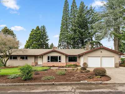1305 SW Claremont Ter Portland, OR 97225