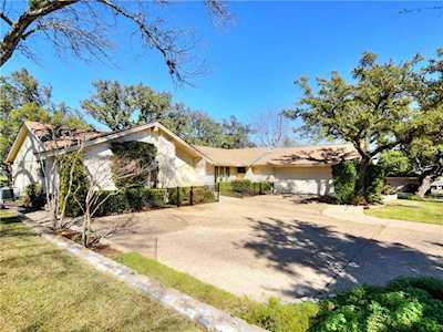 901 Vanguard St Lakeway, TX 78734