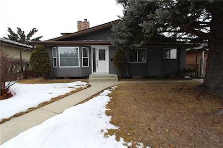 620 34 Avenue NE Calgary, AB T2E 2k2