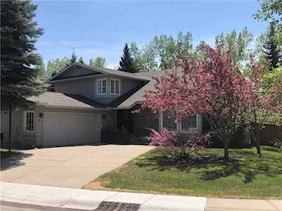 304 Midvalley Place SE Calgary, AB T2X 1M5