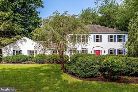 320 Club View Dr Great Falls, VA 22066