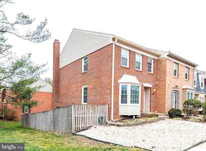 4761 Gainsborough Dr Fairfax, VA 22032