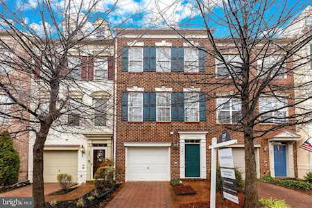 383 Livermore Ln Alexandria, VA 22304