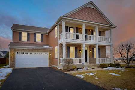 707 Bonaventure Dr Oswego, IL 60543