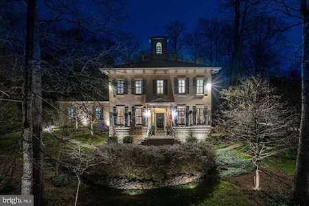 803 Crews Rd Great Falls, VA 22066