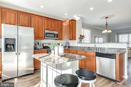 25361 Crossfield Dr Chantilly, VA 20152