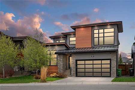 34 West Point Mews SW Calgary, AB T3H 0X4