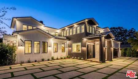 4511 Hayvenhurst Avenue Encino, CA 91436