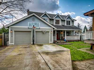 8010 SE Henderson St Portland, OR 97206