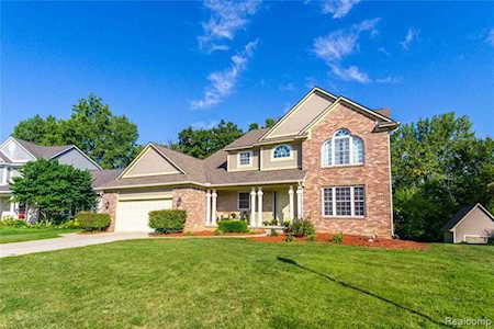 708 Shell Bark Ct Grand Blanc, MI 48439
