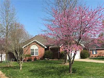 703 Forest Circle Sellersburg, IN 47172
