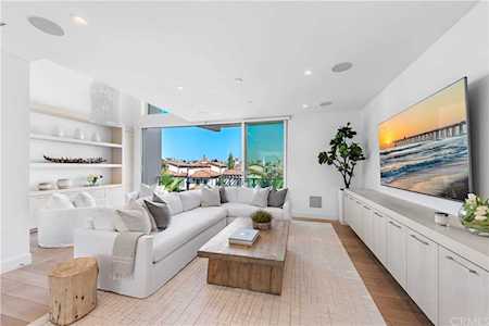 3311 Via Lido Newport Beach, CA 92663