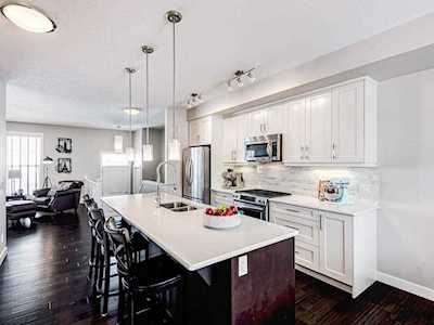 93 Cranbrook Villa(s) SE Calgary, AB T3M 1Z3