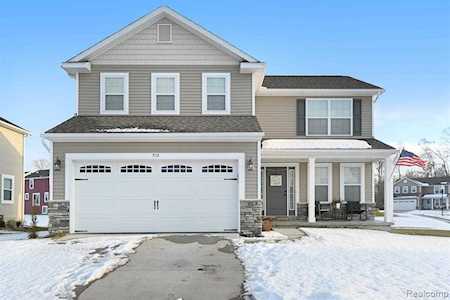 510 Cascade Ave Fenton, MI 48430